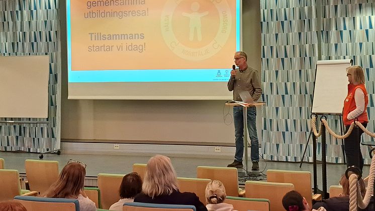Vice ordförande direktionen och samordnare kompetenssatsning hälsar deltagarna välkommen till mötet.