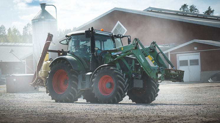 Totalt förmedlades försäljning av begagnade traktorer för 14 miljoner kronor på Blinto under april. 