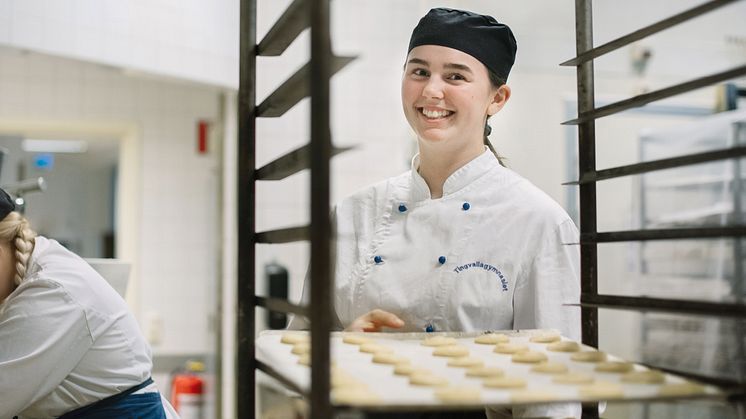 Restaurang- och livsmedelsprogrammet samt hotell- och turismprogrammet på Tingvallagymnasiet certifieras enligt Visitas kvalitetssäkringsmodell.