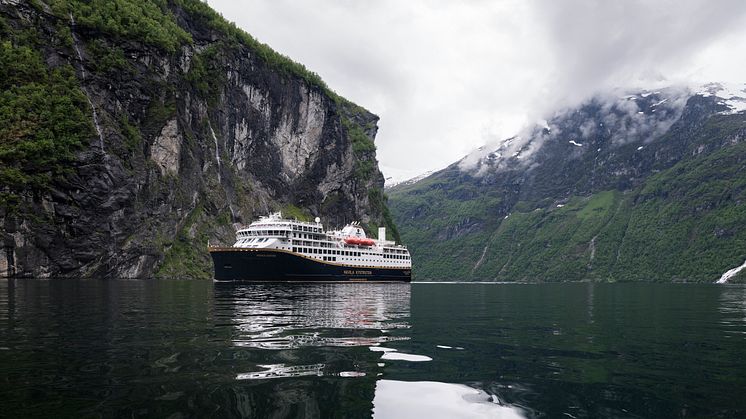 Havila Castor var det første skipet av sitt slag som seilet utslippsfritt i verdensarven Geirangerfjorden i juni 2022.