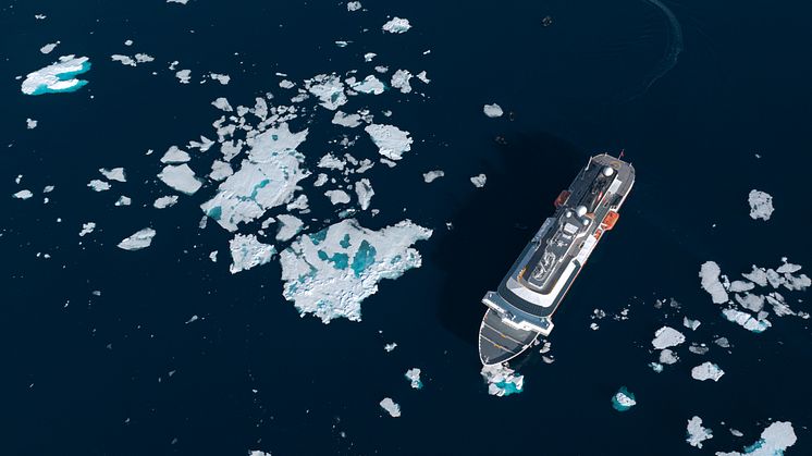 The_Ice_Edge_Svalbard_HX_43338_Photo_Yuri_Choufour.JPG
