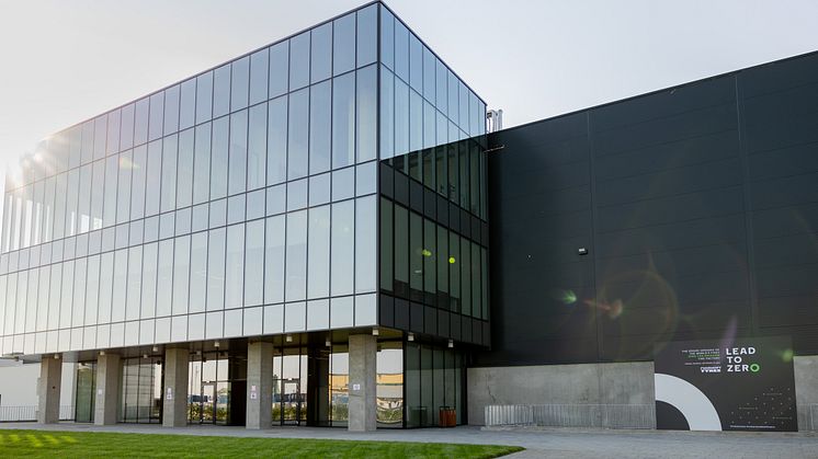 Nokian Tyres inviger sin däckfabrik för personbilar i Oradea, Rumänien - världens första fullskaliga däckfabrik med noll CO2-utsläpp