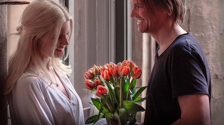 Enligt en undersökning från Aftonbladet/Demoskop från 2024 är blommor en av de mest uppskattade presenterna på Alla hjärtans dag, särskilt bland kvinnor. Foto: Åsa Myrberg