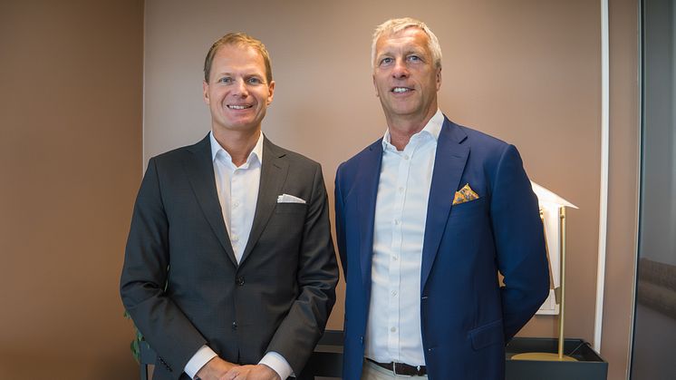 Fra venstre: Jan Kjetil Hvamstad, adm. direktør i Söderberg & Partners sammen med daglig leder i Vertu Forsikringsmegling, Nils Petter Lundberg