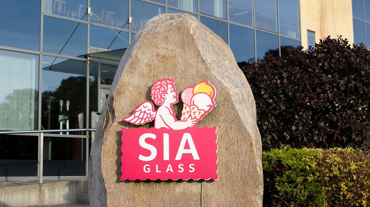Glassig utbyggnad med guldstämpel