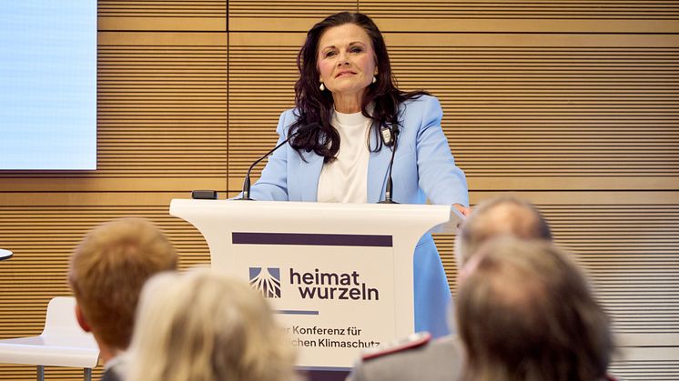 Gitta Connemann (CDU) spricht auf der 1. Berliner Konferenz für Bürgerlichen Klimaschutz (BKBK) organisiert vom Verein heimatwurzeln e.V. Foto: Frank Nürnberger