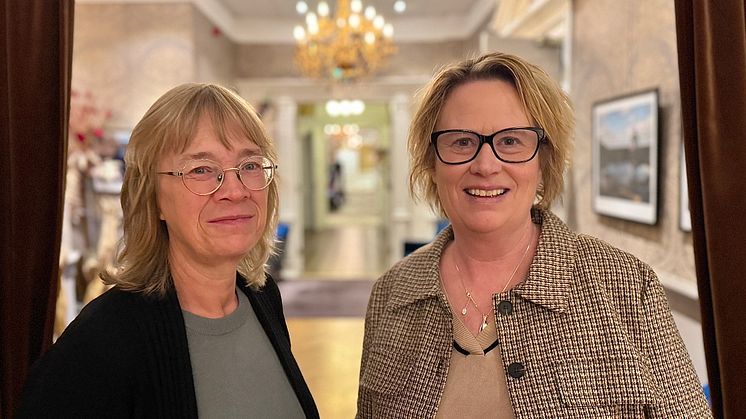 Mikaela Waltersson (th), ordförande regionstyrelsen (m), Lise-Lotte Bensköld Olsson regionråd (s).