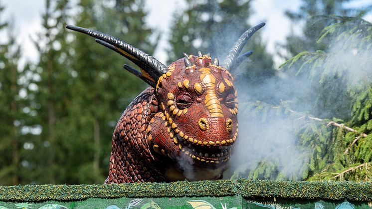 Kaldera är en av fem drakar som bor i Drakland, en av sagovärldarna i Tomteland.
