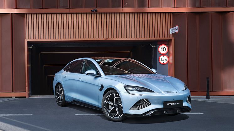BYD er blevet danskernes foretrukne kinesiske elbil og åbner nu tre nye showrooms.