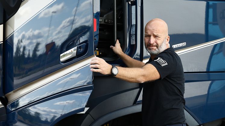 Offensiva och genomförbara krav på fossilfria drivmedel i upphandlingar sätter ett riktmärke för näringslivet och visar att det går att ställa om, säger Erik Alfredsson, VD på Alfredsson Transport. Foto: Alfredsson Transport 