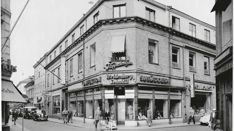 I Kochska huset på Kyrkogatan 34, ett hus med anor från 1820, har Wallenstam genomfört en omfattande renovering, här öppnar nu restaurang Collage, en ny satsning och samarbete mellan Park Lane och Götaplats-gruppen. 