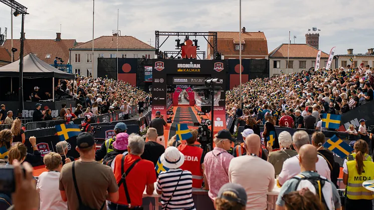 Publik vid Ironman Kalmars målgång