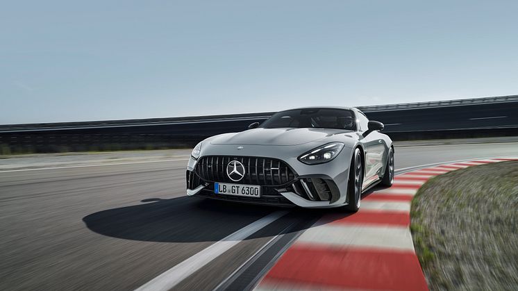 Ny version af Mercedes-AMG GT: til både vej og bane