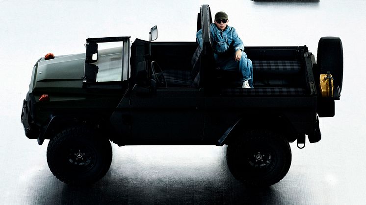 NIGO i sitt eget konstverk: "Project G-Class Past II Future"
