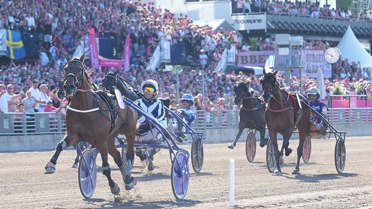 På måndag släpps alla biljetter till Elitloppet 2025. På bilden syns fjolårets elitloppssegrare Horsy Dream.