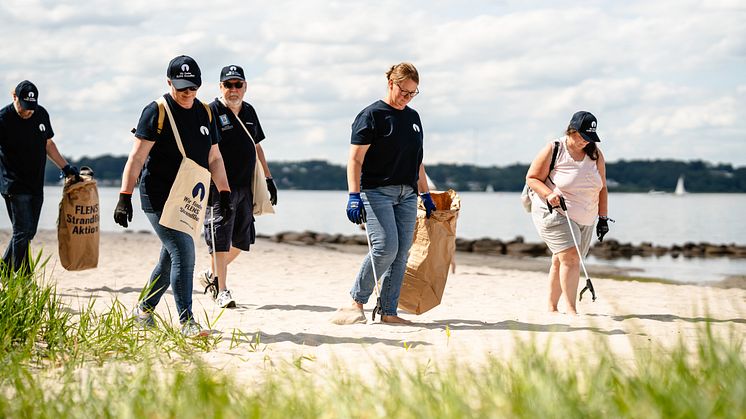 Auch bei der neunten FLENS StrandGut-Aktion wird an den Stränden von Nord- und Ostsee gemeinsam Müll gesammelt © Flensburger Brauerei