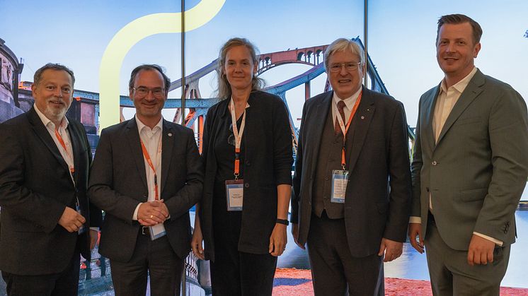 v.l.n.r.: Prof.Dr.Bernd Eisenstein (DITF), Norbert Kunz (DTV), Karoline Lenz (Lübeck und Travemünde Marketing GmbH), Jörg Steinbach, Minister für Wirtschaft, Arbeit und Energie Brandenburg, Christian Woronka (GF TMB Tourismus-Marketing Brandenburg).