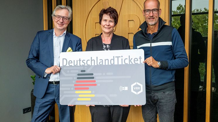 Ulrich Jaeger (Verkehrsvorstand DSW21), Andrea Engelke (DSW21, Leiterin Marketing & Kundenmanagement) und BVB-Geschäftsführer Carsten Cramer. (Foto: BVB / Alexandre Simoes)