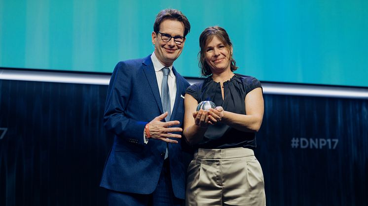 Dr. Otto Schulz von der Stiftung Deutscher Nachhaltigkeitspreis und Julia Del Pino, Leitung Nachhaltigkeitsmanagement der igefa; Foto: Dariusz Misztal