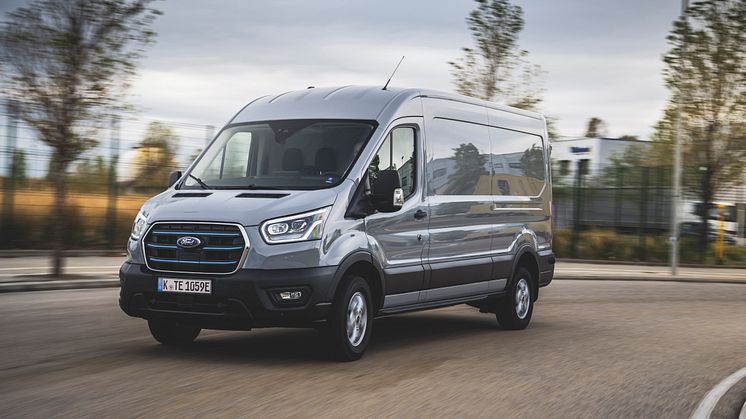 Ford E-Transit 420 möjliggör för företagare att ställa om till elektriskt