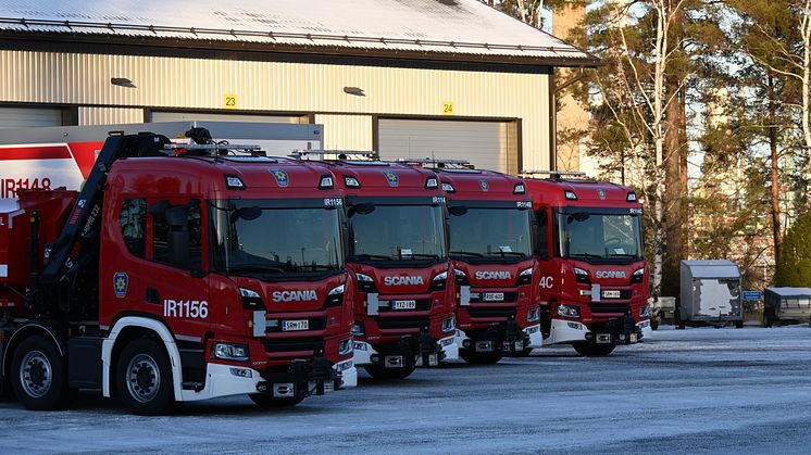 Kolme ajoneuvoista on P 460 Scanioita (B6x2*4NA CP20N) ja yksi P 500 Scania (B8x4NA CP20N).