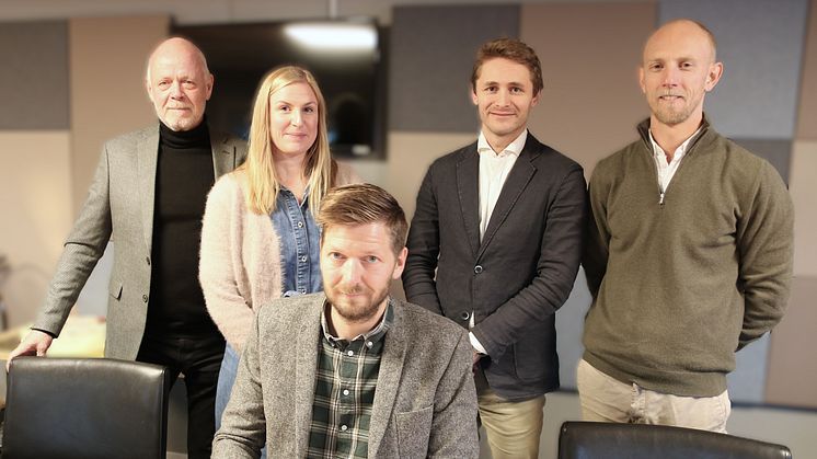 Fra venstre: Svein Halleraker, Link Arkitektur AS, Elin Halstadtrø, Reidar Christoffer Bjørnsen Wulfsberg, Christopher Simonsen og Andreas Svendsen fra Vedal Entreprenør. Fotograf: Jan Ivar Bøe, Akershus fylkeskommune