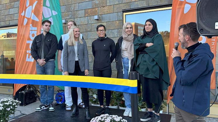Invigning Hackan med lokalhyresgästerna på scen