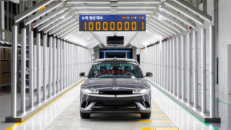 Bil nummer 100 000 001 produsert av Hyundai, en IONIQ 5. Foto: Hyundai Motor Company