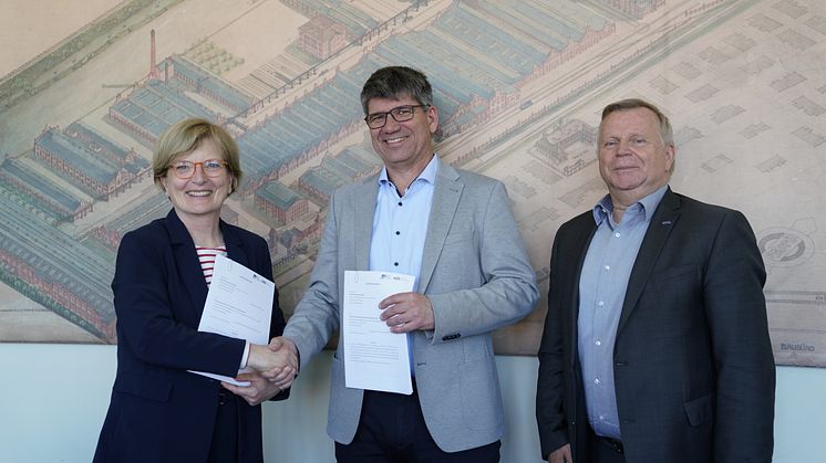 Unterzeichnung des Kooperationsvertrags der TH Wildau und des Helmholtz-Zentrum Berlin für Materialien und Energie (Bild: Sebastian Stoye / TH Wildau)