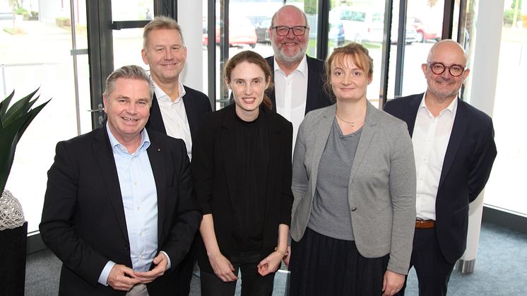 Tim Kähler, Vorsitzender Gesellschafterversammlung, Jürgen Noch, Geschäftsführer (GF) WWE, Alena Friese, Stadt Holzminden, Peter Schmitz, Arbeitnehmervertreter im Aufsichtsrat WWE, Christina Augustin, Stadt Holzminden, und Andreas Speith, GF WWN.