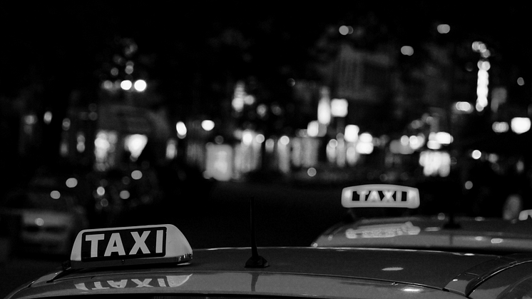 Detta systematiska fusk leder till snedvriden konkurrens och har redan resulterat i ett stort antal konkurser bland seriösa taxibolag.