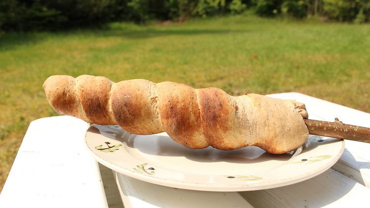 Tænd op i bålfadet, vi skal have snobrød med fuldkorn! 