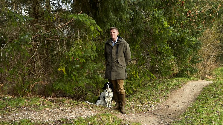 Når genbrugspladserne bugner af stammer og afklippede grene og buske, så står Daniel Fleischer klar til at tage sig kærligt af det hele. Han er netop blevet ansat og skal være med til at styrke Södras fokus på vedvarende energi.