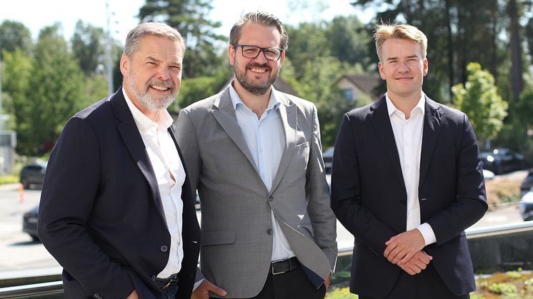 Simployer og 24SevenOffice er fornøyde med samarbeidet. Her representert ved Simployers Gard Rønning og Christoffer Fernsjø og Andreas Simonsen Bergan fra 24SevenOffice (Foto: Simployer / Lise Gro Andersen)