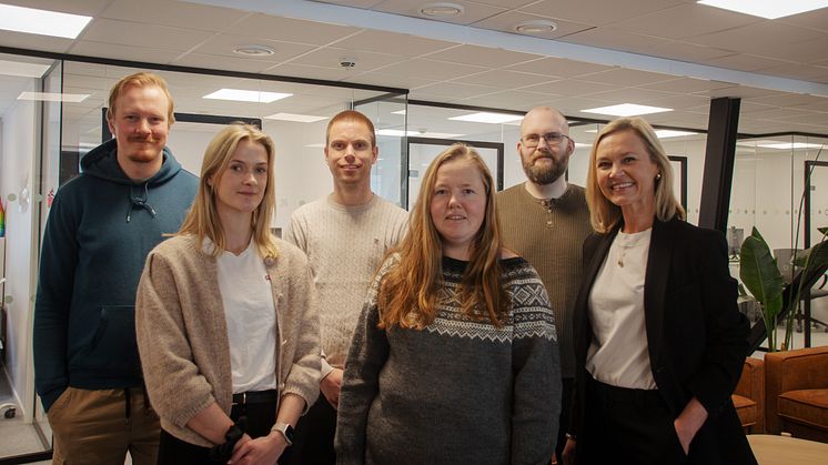Fra venstre: Hans Fredrik Dimmen, Charlotte Bruland, Petter Tafjord, Henriette Øien Blomvik, Kai-Stian Kvalsund Madsen og Torill Standal Eliassen. 