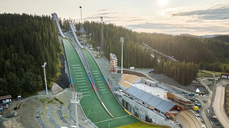 Som første hopparena i verden er Granåsen idrettspark tildelt miljøsertifiseringen BREEAM Infrastructure til nivå Excellent. Foto: NCC 