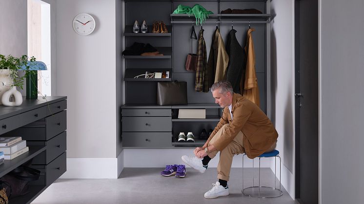 Adorn and organize your hallway with Décor+ by Elfa