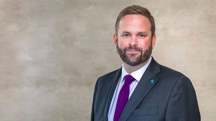 Jonas Naddebo, gruppledare för Centerpartiet i Stockholms stad, är djupt kritisk mot majoritetens budgetsförslag.