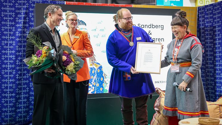 Oskar Ekström, Frida Edman (Bokmässan), Johan Sandberg McGuinne, Patricia Fjellgren (Tjállegoahte). Foto: Niklas Maupoix
