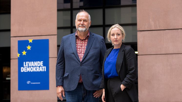 Jonas Sjöstedt och Hanna Gedin EU-parlamentariker för Vänsterpartiet.