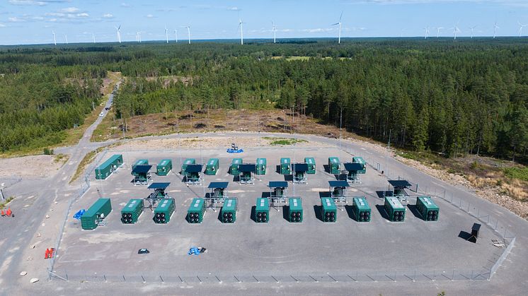 Med projektet "Pajkölen" adderar Flower 40 MW till sin snabbt växande batteriportfölj (Bilden är från Flowers 42,5 MW anläggning i Bredhälla)