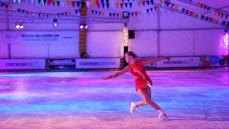 Das Stadtwerke Eisfestival in Kiel bietet vom Anfänger bis zum Nachwuchsprofi beste Eisqualität, wetterunabhägig