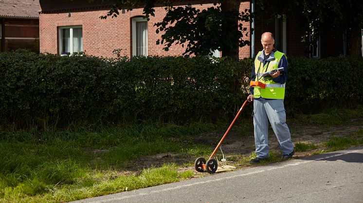 Symbolbild: „Detektive“ auf der Suche nach möglichen Lecks.