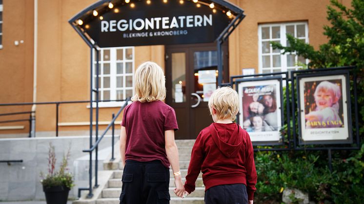 Vid Länsteatrarna i Sveriges höstmöte enades medlemsteatrarna om ett gemensamt uttalande och uppmanar därigenom regeringen att återinföra uppräkningen för pris- och löneökningar i kultursamverkansmodellen.
