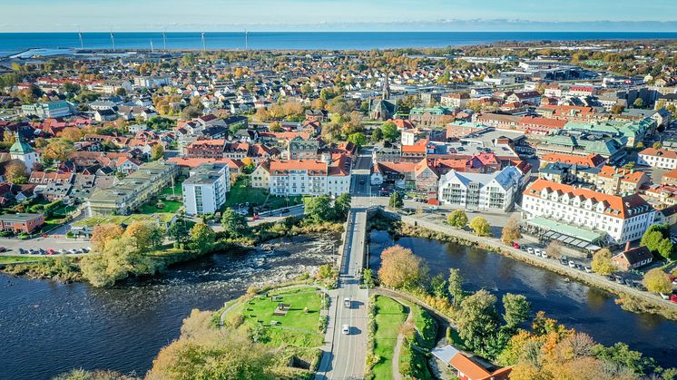 Flygbild över Falkenbergs centrum. 