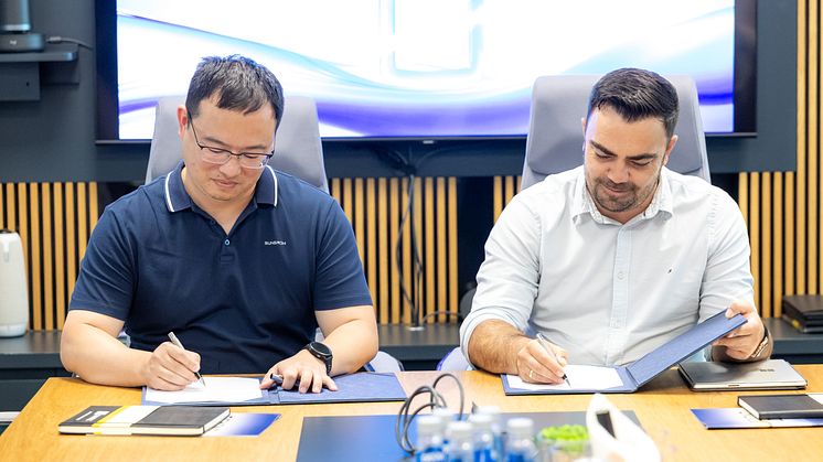 Signing Ceremony between SUNOTEC and Sungrow
