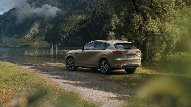 2025 Mazda CX-60 i färgen Zircon Sand