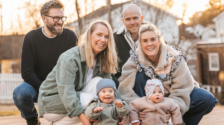 Årets livsvernpris går til Martine og Bjørn Einar Romøren og Jorunn og Stefan Heggelund for deres innsats for å bygge ned fordommer og spre kunnskap om hva det innebærer å ha et barn med Downs syndrom. Foto: Øyvind Ganesh Eknes
