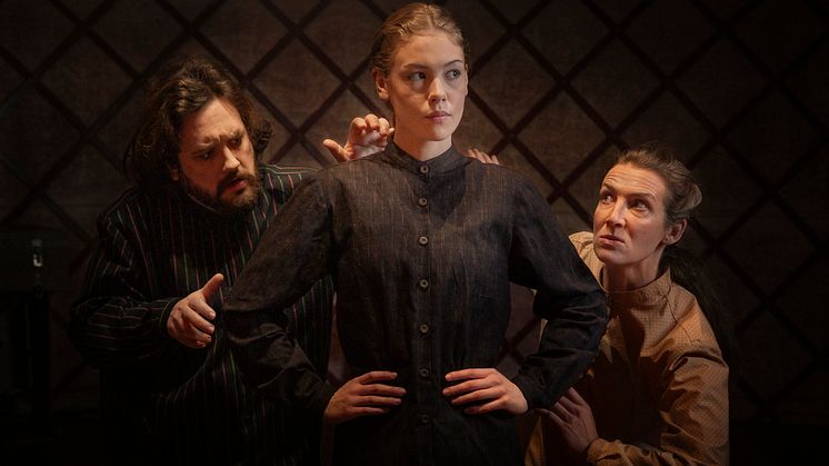 Skådespelarna Niklas Ejnar, Edith Nilsson och Hanna Kulle medverkar i När djuren kunde tala.