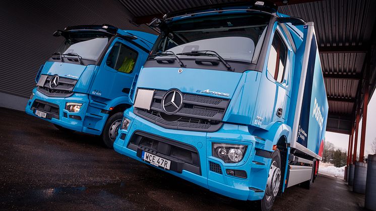 De första av sex eldrivna Mercedes-Benz eActros för Postnord